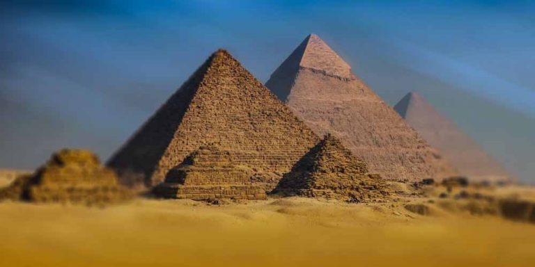 Esiste un oggetto non terrestre nella piramide di Cheope