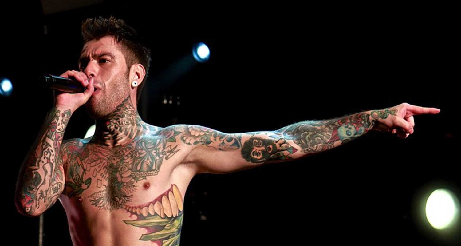 Fedez video choc pestato a sangue