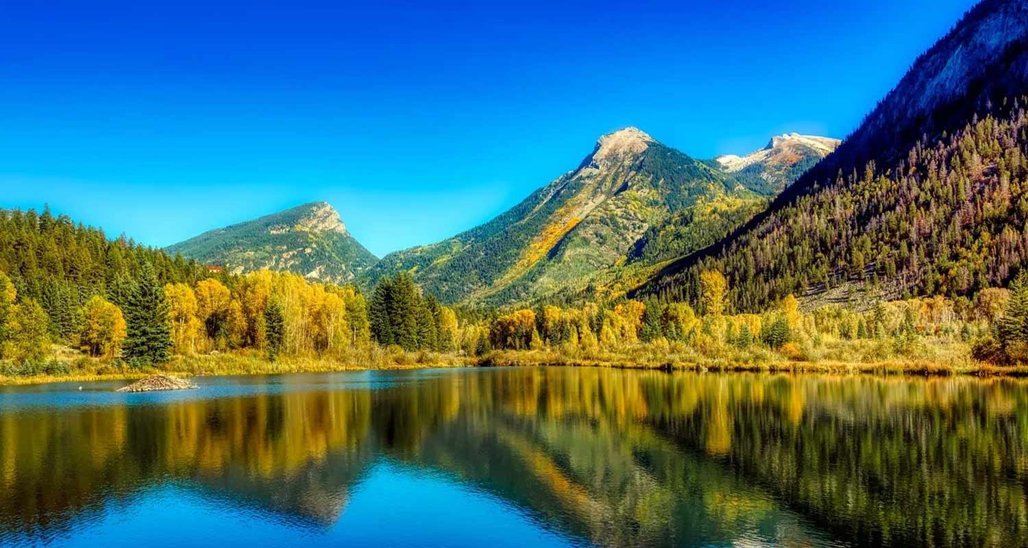Colorando uno strano lago che potrebbe essere una base aliena