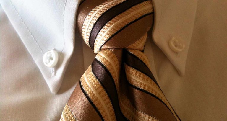 Nodo alla cravatta, come fare il nodo Windsor