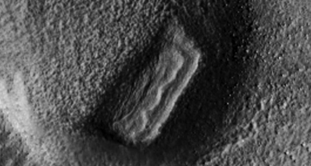 Ce una antica base aliena su Marte