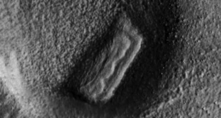 C’è un’antica base aliena su Marte