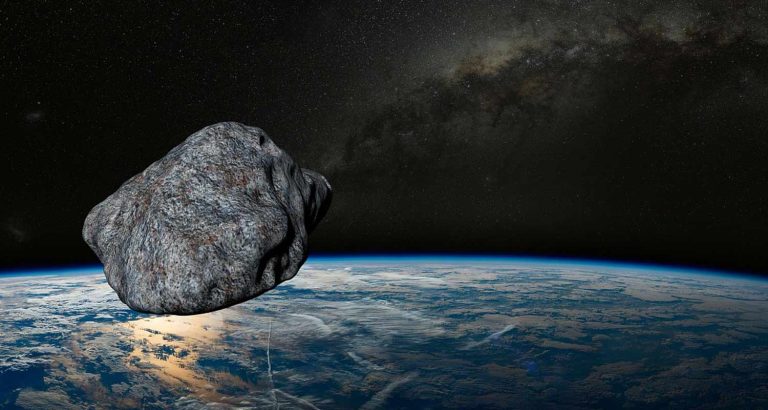 Asteroide diretto verso la Terra cambia misteriosamente rotta