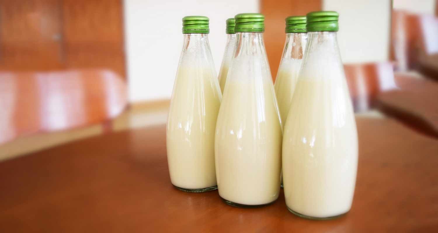 Le donne incinte non dovrebbero bere il latte crudo