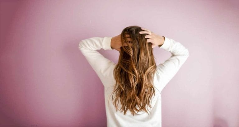 Cibi che fanno bene ai capelli, per donna e uomo