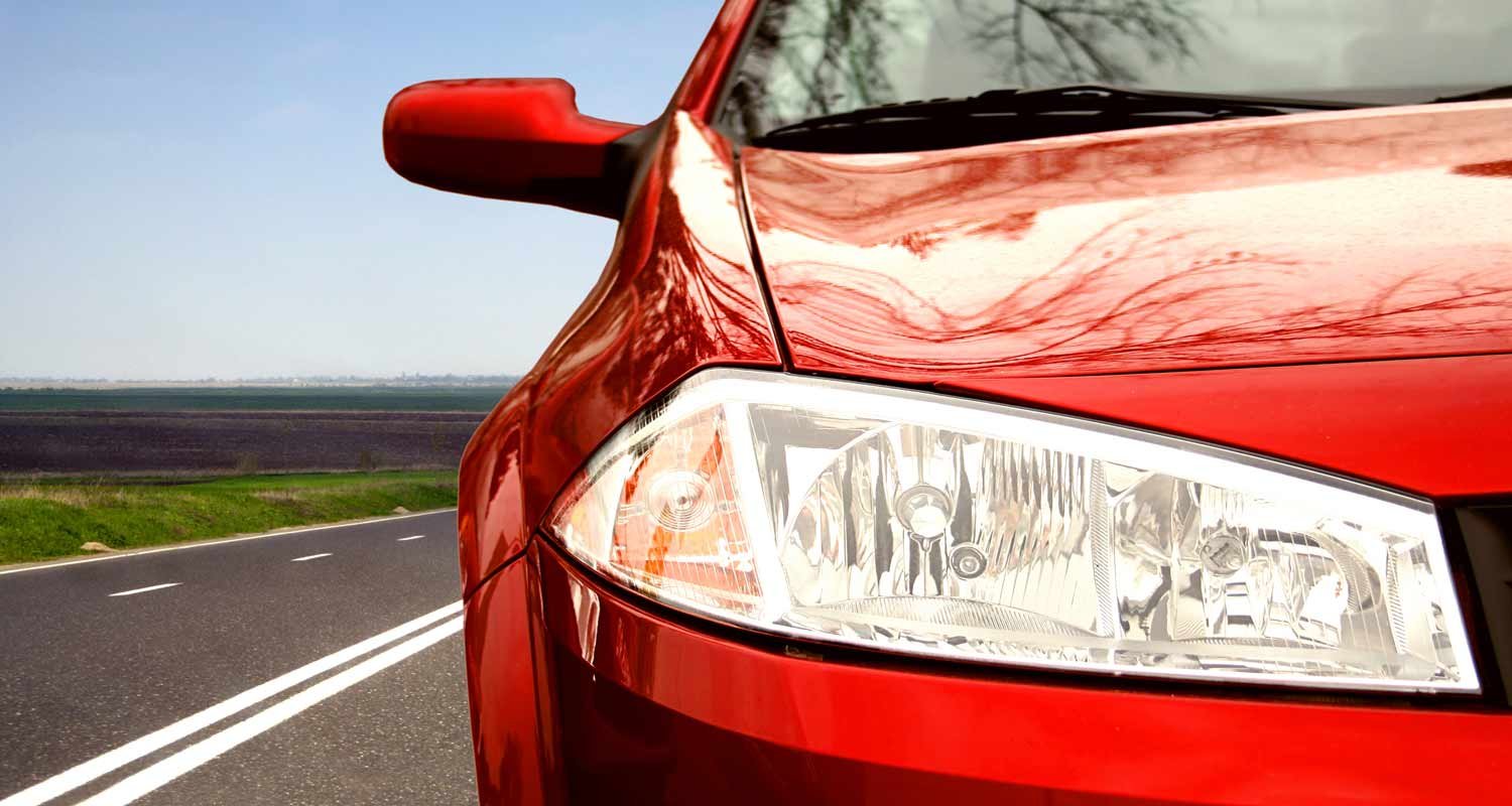 Arriva un auto ibrida realizzata con materiali riciclati
