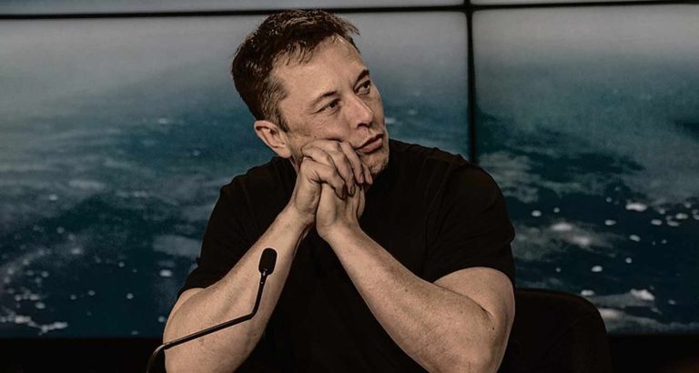 Elon Musk tuona: Se vuoi lo smartworking vai a lavorare altrove