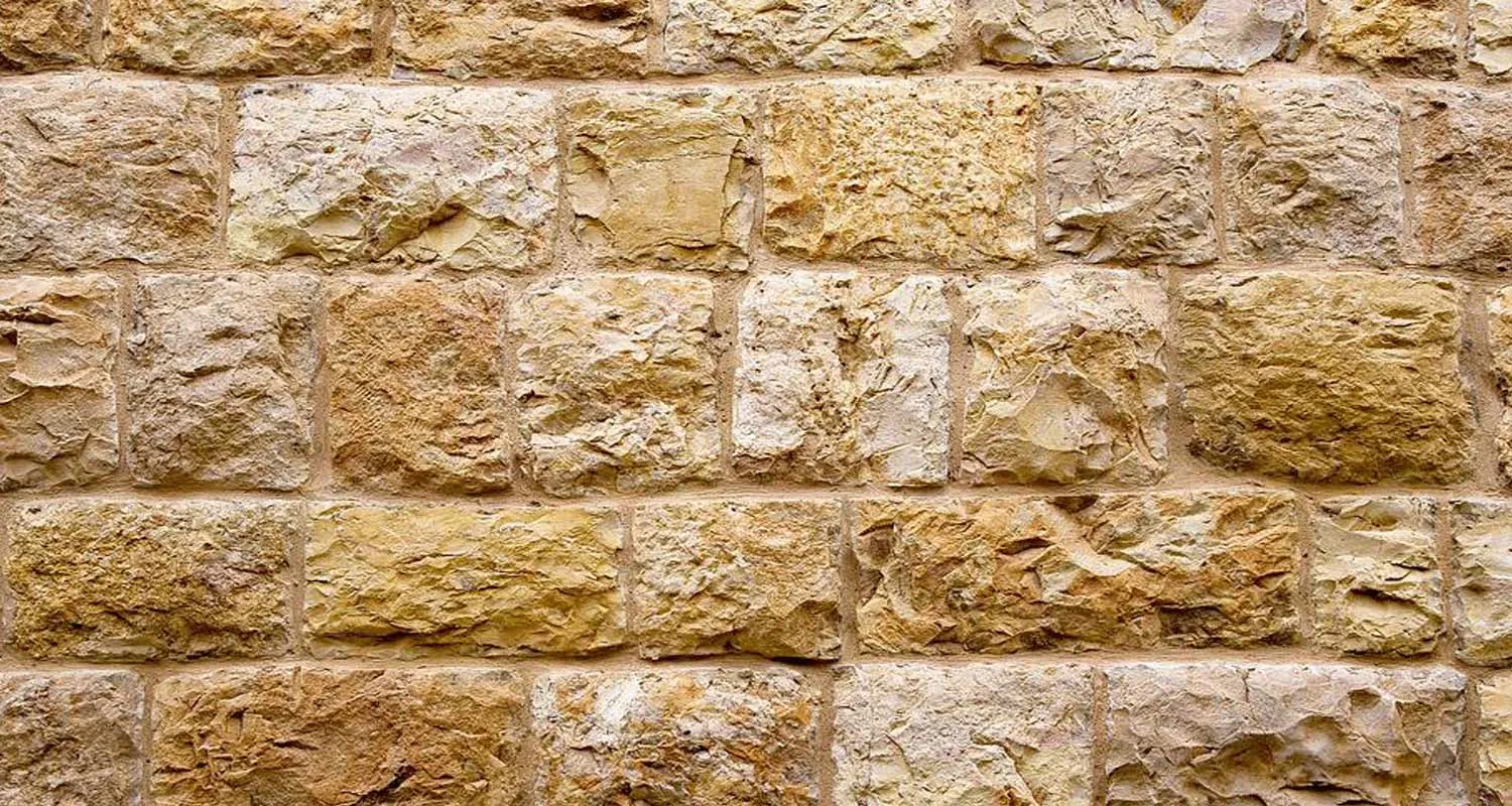 un misterioso muro di 250 km su Marte