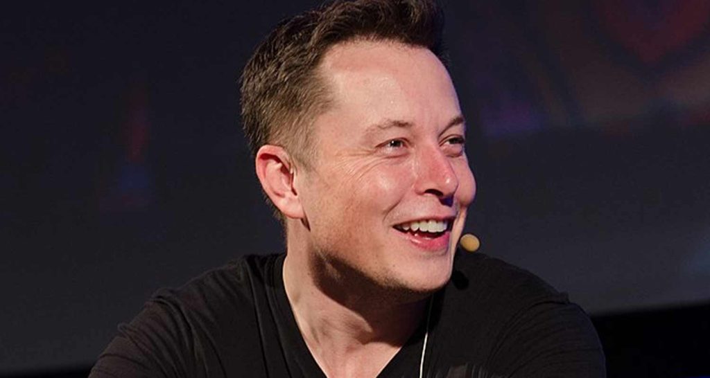 Elon Musk molla Twitter e il social crolla