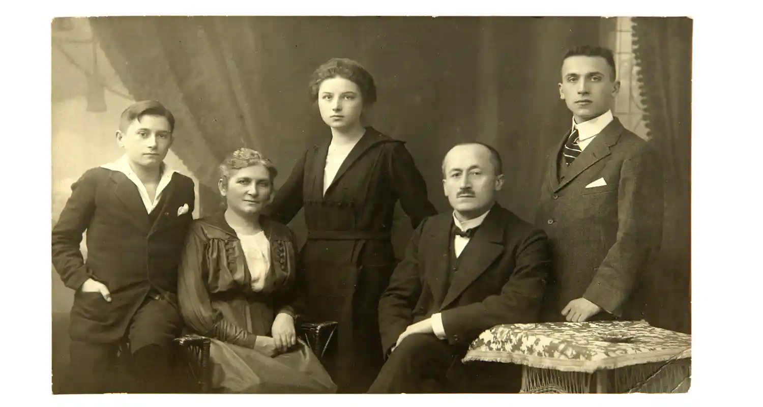 Perche nelle foto antiche non si sorrideva