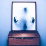 Scoperto specchio antico che riflette l'immagine di Buddha