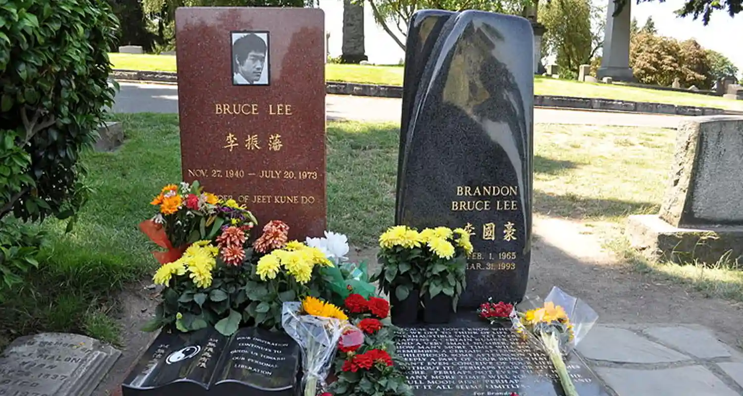 Spende una fortuna per visitare tutte le tombe dei personaggi famosi