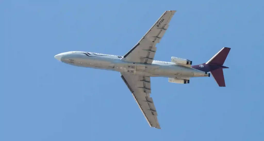 Il Boeing 727 si schianta e si spezza in due ma e una prova