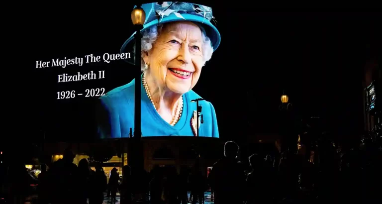 In rete inquietante filmato del funerale della regina con la voce di Lady D.
