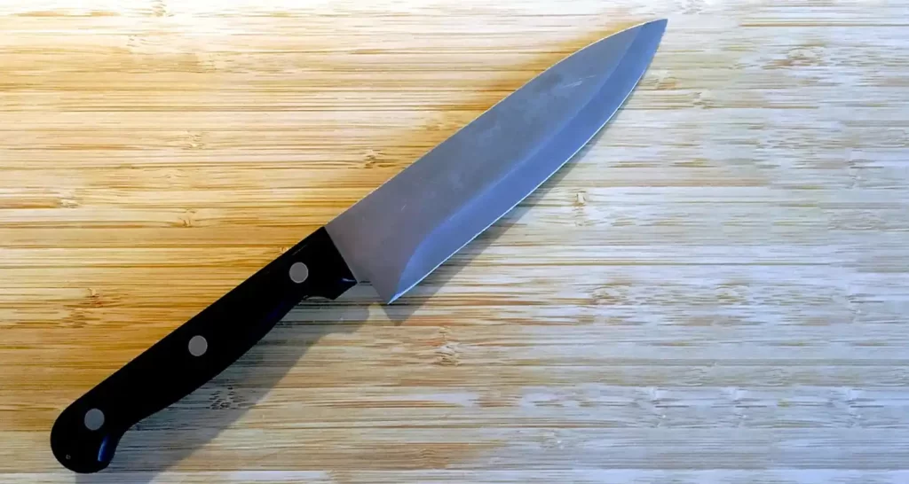 Mai lasciare un coltello sul tavolo da cucina