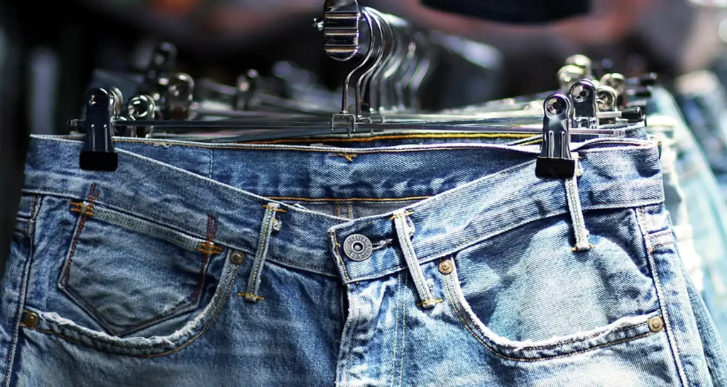 Attenzione ai jeans vecchi valgono 100mila euro