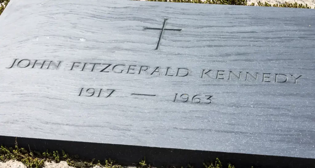 Stati Uniti declassificano migliaia di documenti su assassinio di Kennedy