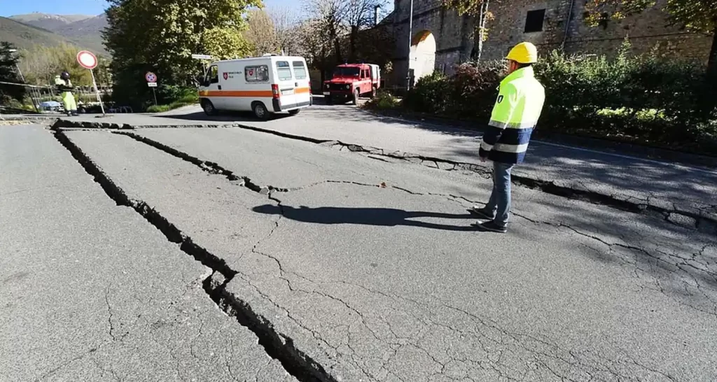 Terremoto Come comportarsi in casa in auto o per strada