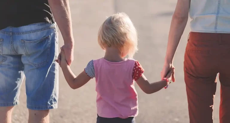 Asilo manda a casa bambina perchè vestita in modo inadeguato