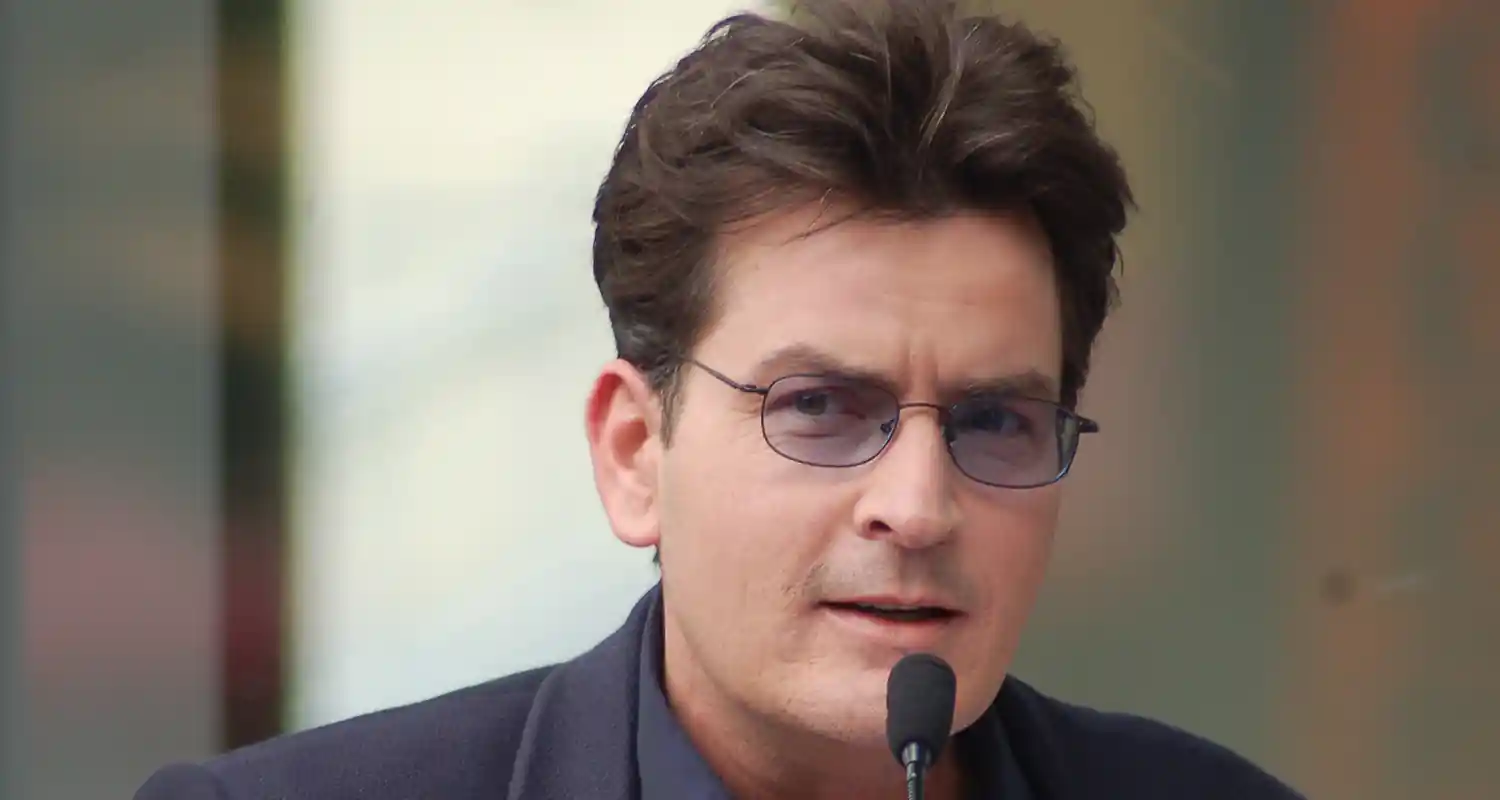 Charlie Sheen rivela Ho cercato il mostro di Loch Ness