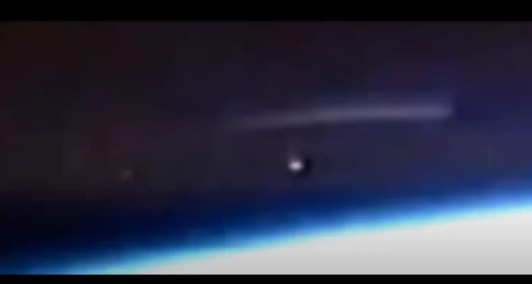 Incredibile UFO nel live feed della Stazione Spaziale Internazionale