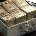 Si trova 92 triliardi di dollari versati su Paypal non sa come