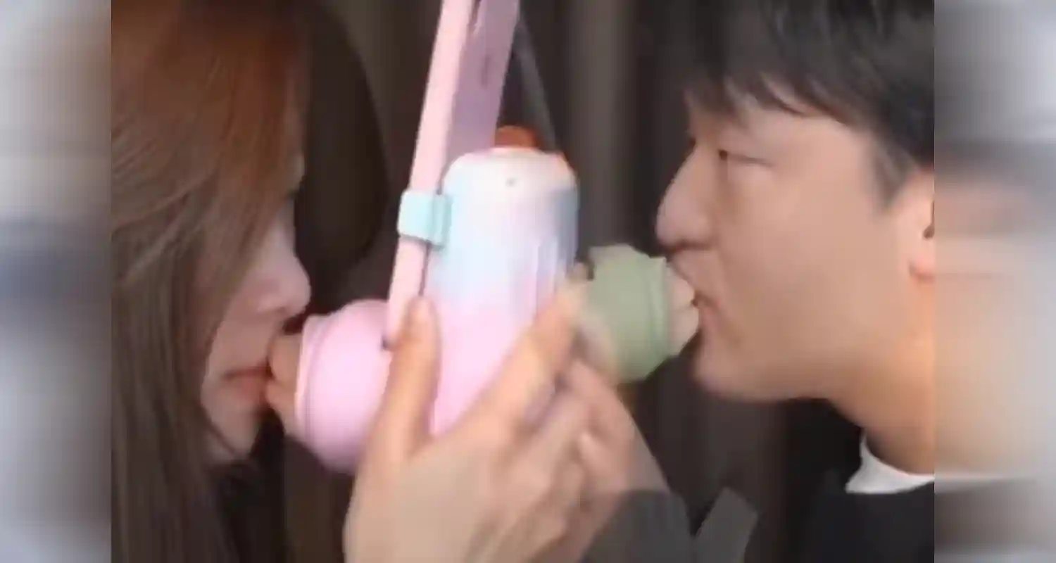 Il dispositivo cinese che permette di baciare virtualmente ovunque