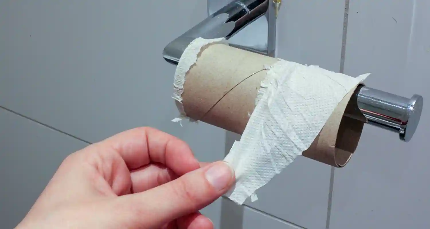 Non usa la carta igienica da 10 anni e diventa virale sul web