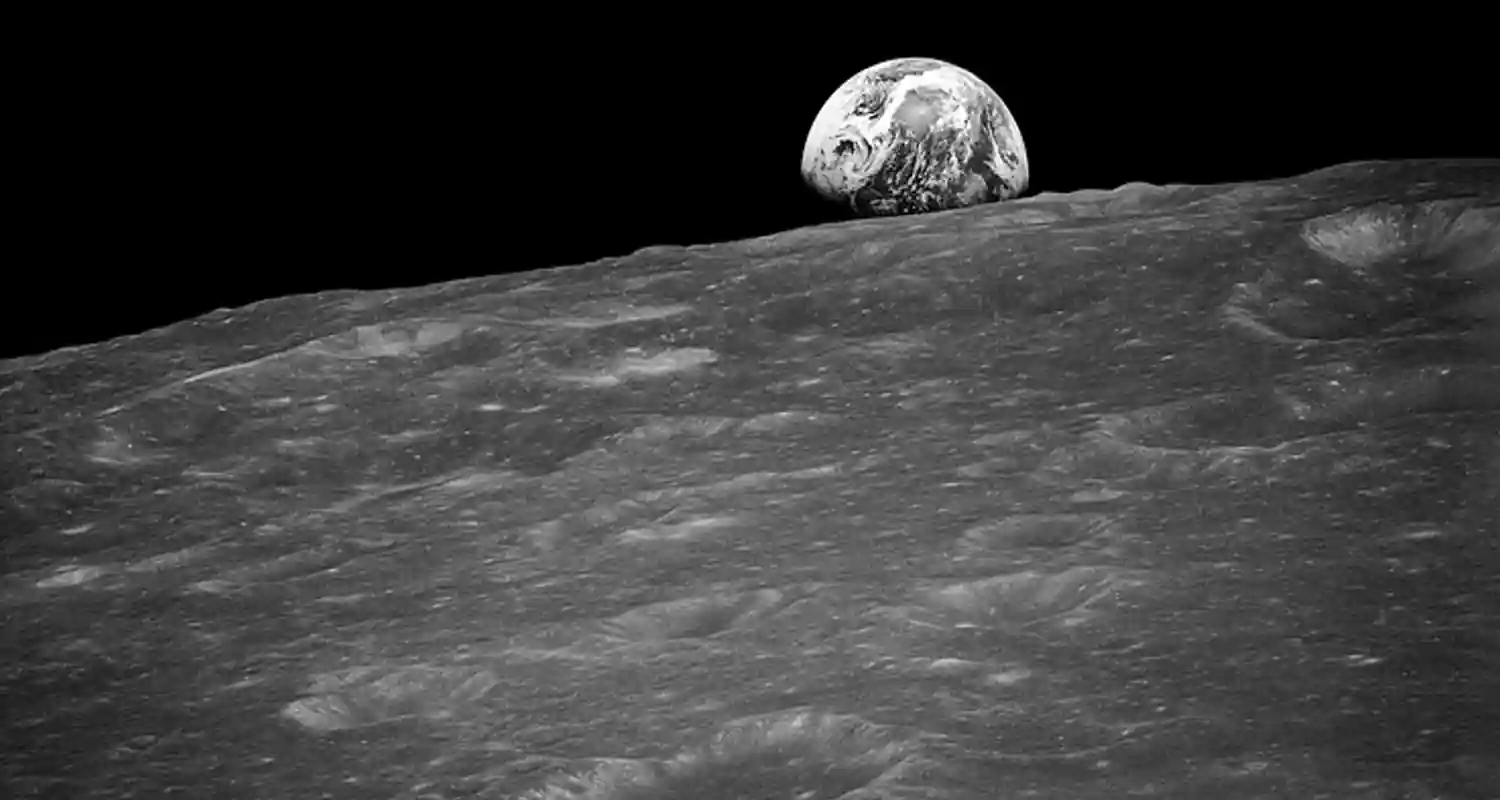 Scoperta sulla Luna enorme massa metallica individuata sotto la superficie