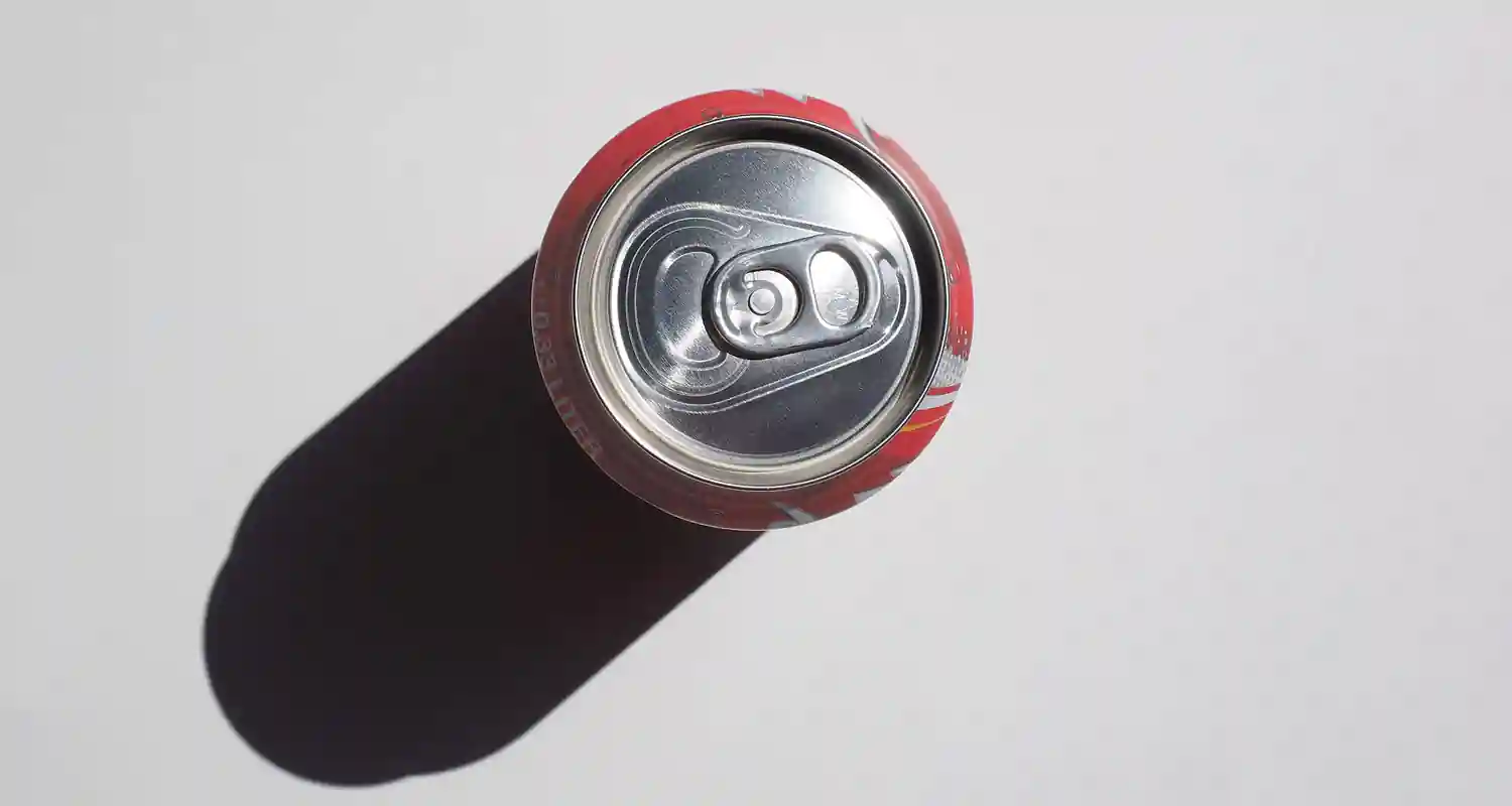 Incredibile esperimento con una Coca-Cola in Antartide una sfida congelante