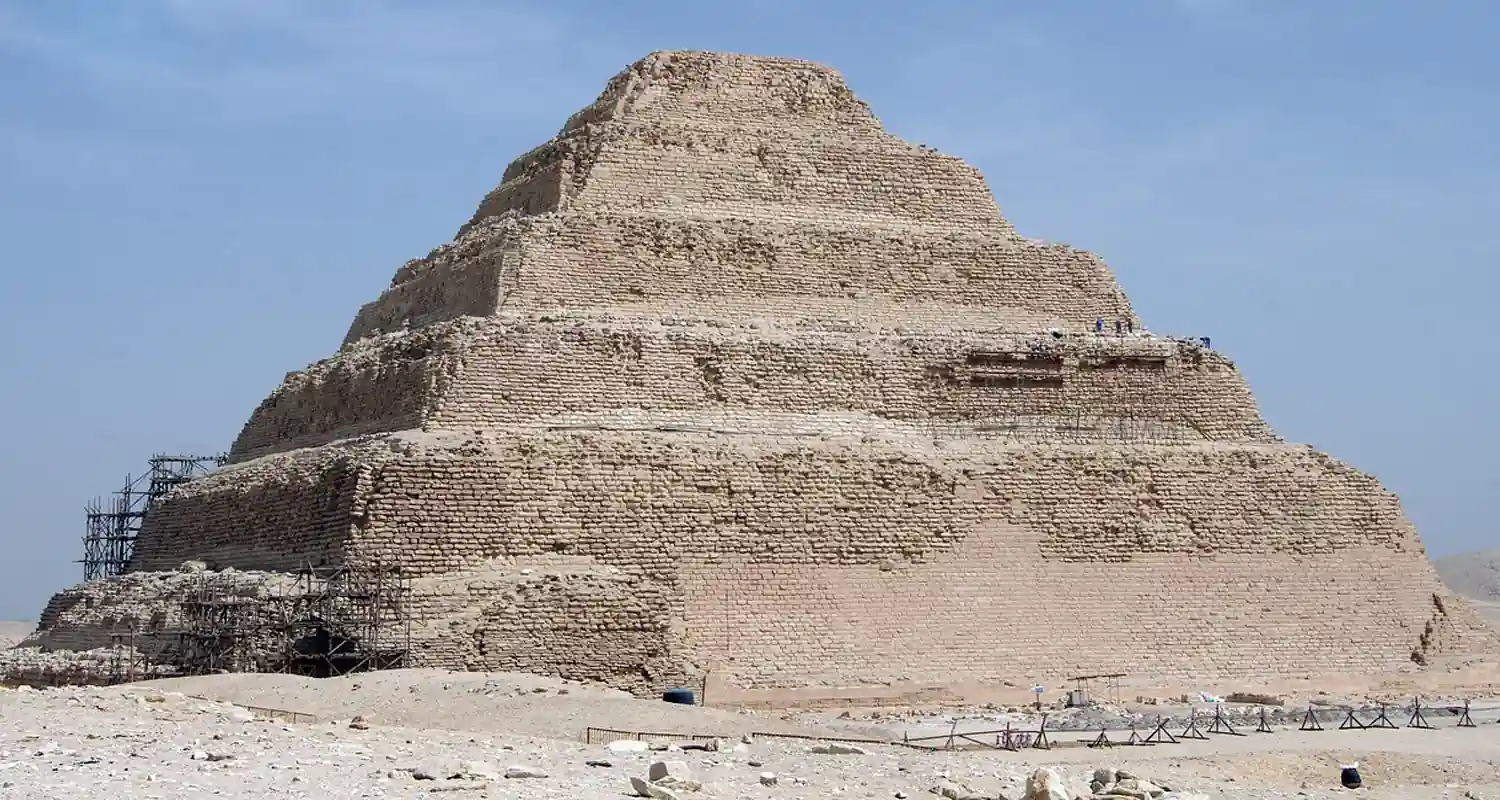La straordinaria verita dietro la piramide a gradoni del faraone Djoser