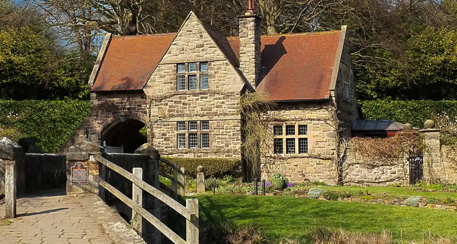 Downham il villaggio vietata la tv la linea elettrica le antenne e la segnaletica