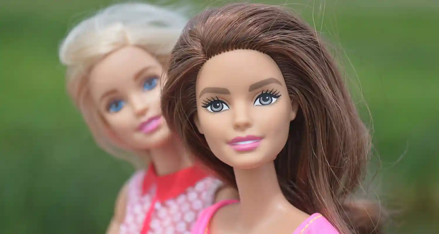 Il significato nascosto dietro il successo degli anni 90 Barbie Girl