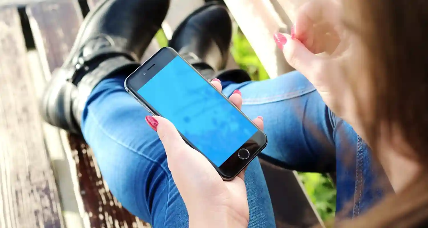 In Francia la polizia controlla le fotocamere dei telefonini