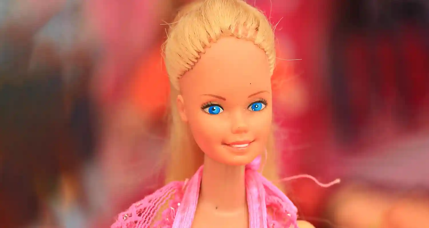 Scoppia la Barbie Mania tutte le donne vogliono diventare bionde