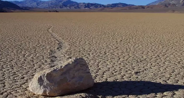 Turisti da tutto il mondo nella Death Valley per sperimentare i 55 gradi