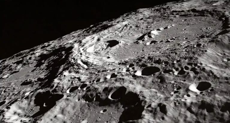 Rover cinese scopre il lato nascosto della Luna