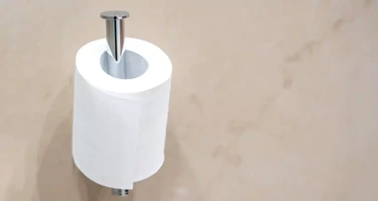 Il rotolo di carta igienica è macchiato? Attenzione a quello che vuol dire