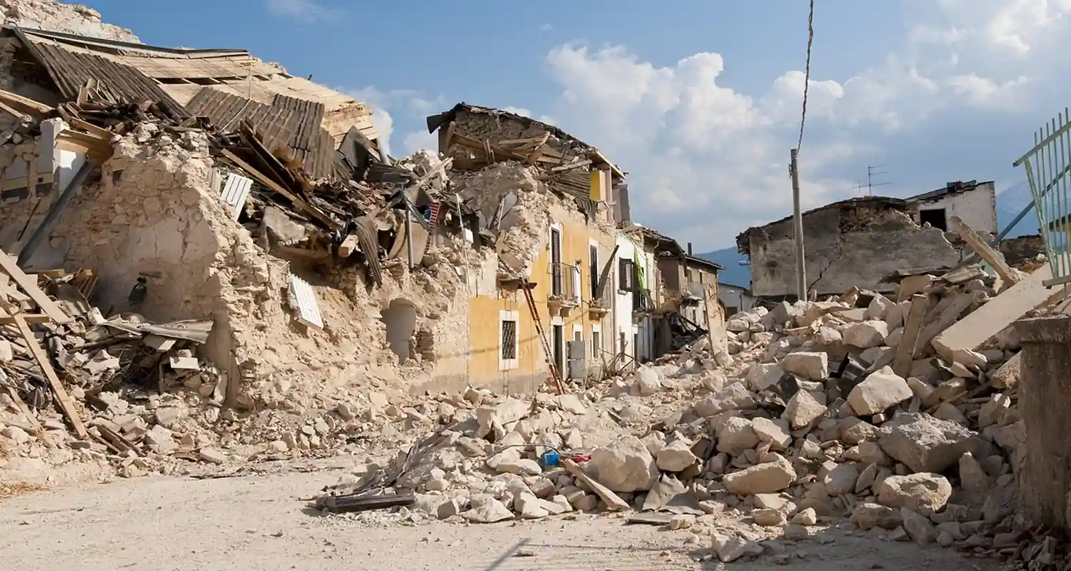 La Turchia si e letteralmente spaccata dopo il terremoto