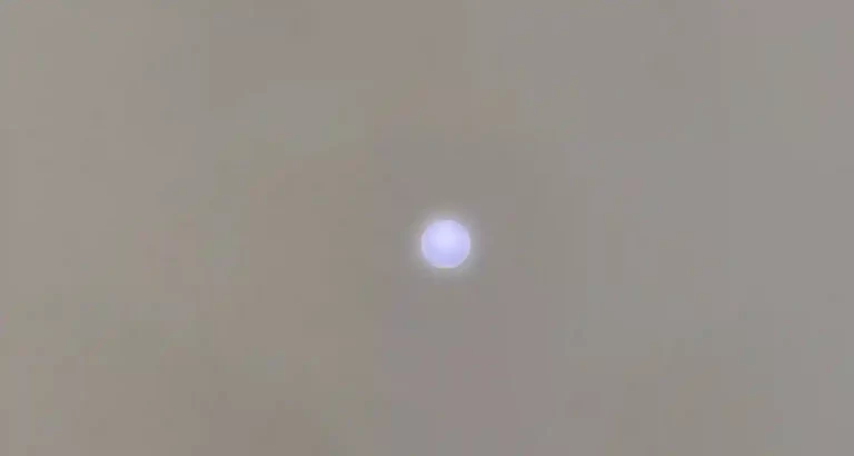 Perchè il Sole è diventato blu nel Regno Unito?