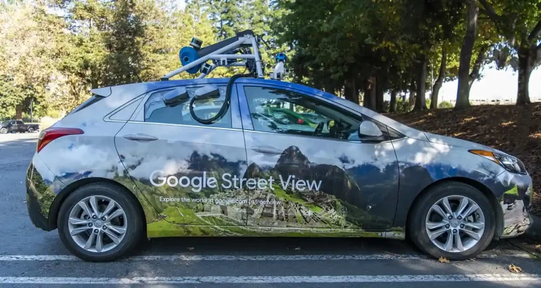 Un insolito evento catturato su Google Street View diventa virale