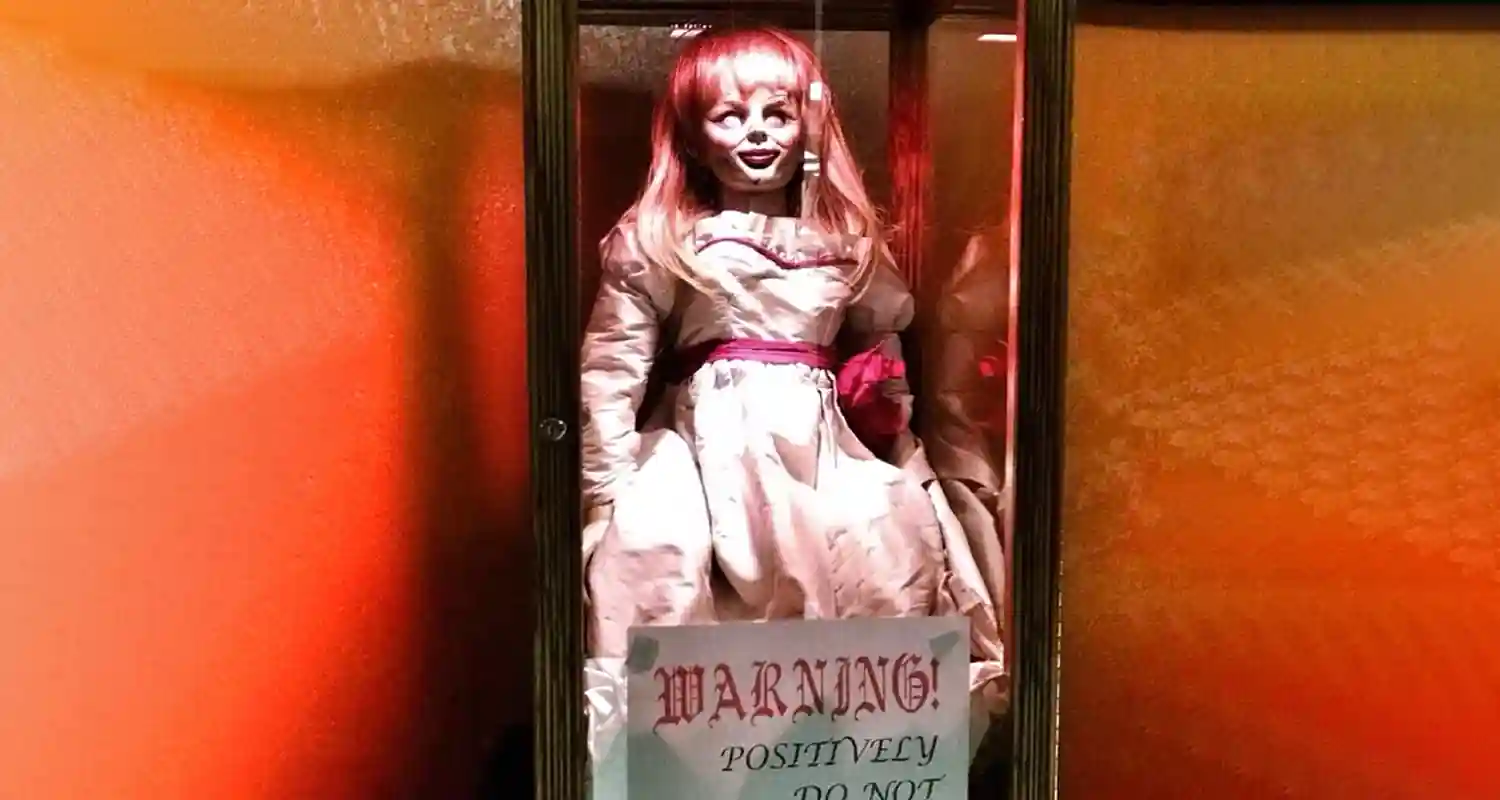 Annabelle la vera bambola sara esposta in una mostra