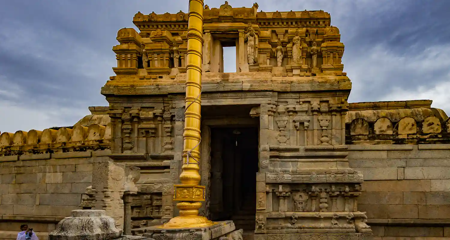 Il mistero della colonna del Tempio Veerabhadra sospesa in aria