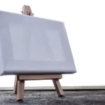 Una mostra con tele completamente bianche il museo fa causa a artista