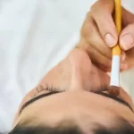 La nuova tendenza del momento le sopracciglia invisibili