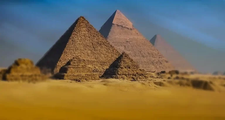 Le piramidi egizie furono spostate per un motivo religioso?