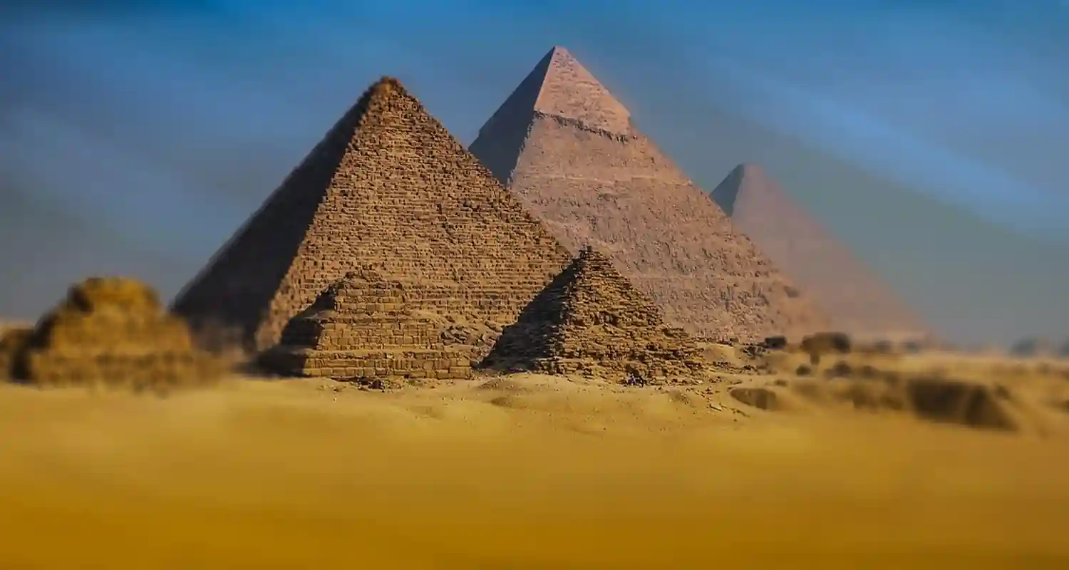Le piramidi egizie furono spostate per un motivo religioso