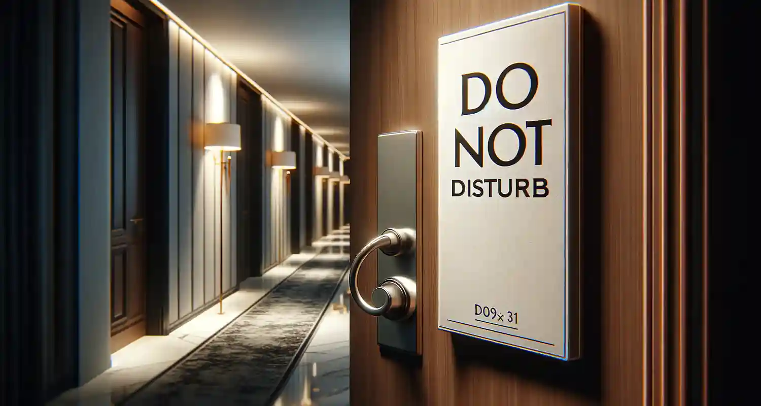 Attenzione ad esporre il cartello Non Disturbare in una camera di albergo