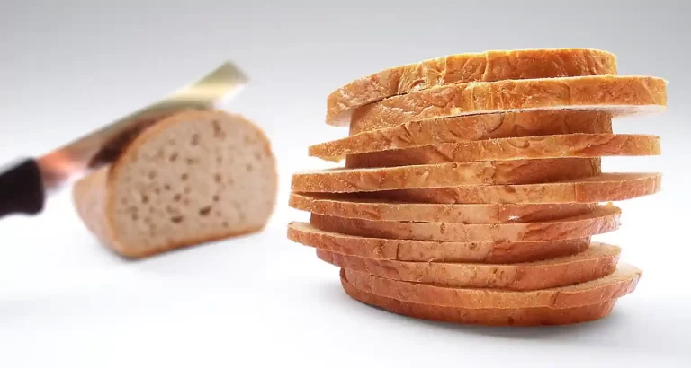 Ecco perchè non devi comprare il pane già tagliato a fette