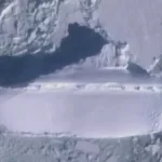 Che cose quella nave ghiacciata in Antartide